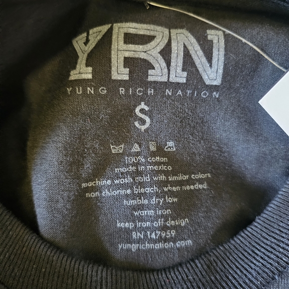 3/$25 🆕 YRN Yung Rich Nation ATM Flower Pot Black Graphic Tee Shirt size Small - Picture 4 of 5